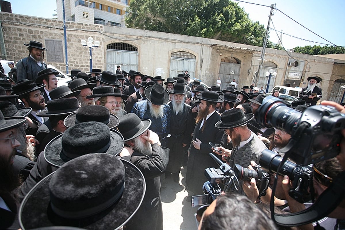 שוטר ריסס גז על פניו של הראב"ד ● תיעוד מצמרר