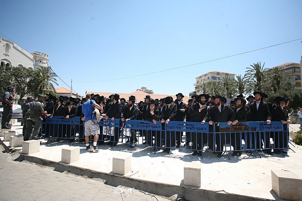 שוטר ריסס גז על פניו של הראב"ד ● תיעוד מצמרר