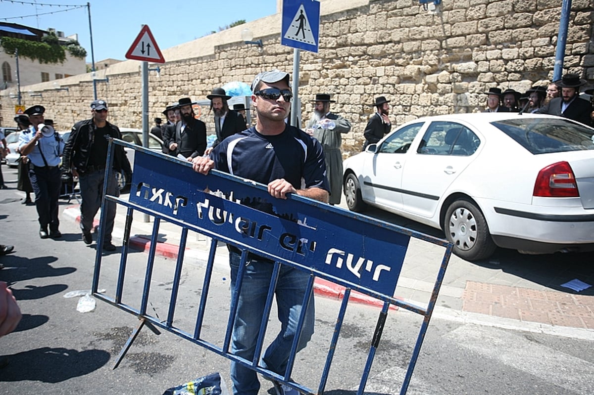 שוטר ריסס גז על פניו של הראב"ד ● תיעוד מצמרר