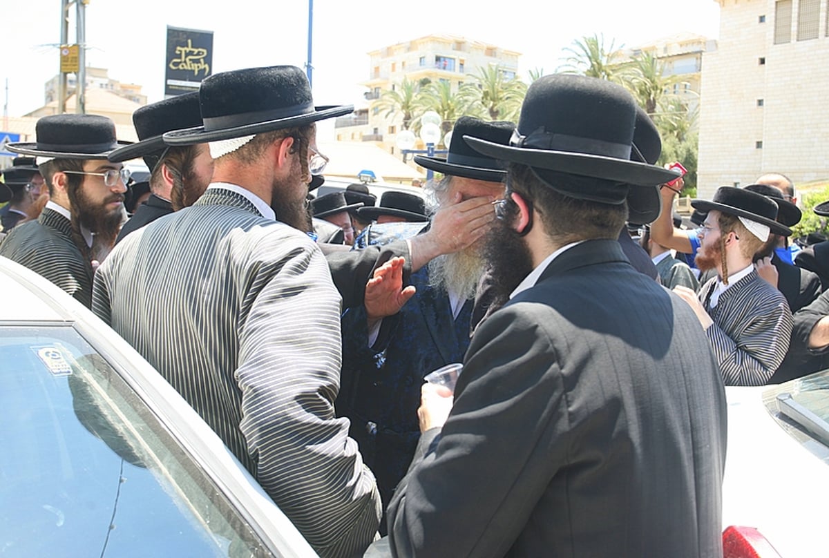 שוטר ריסס גז על פניו של הראב"ד ● תיעוד מצמרר