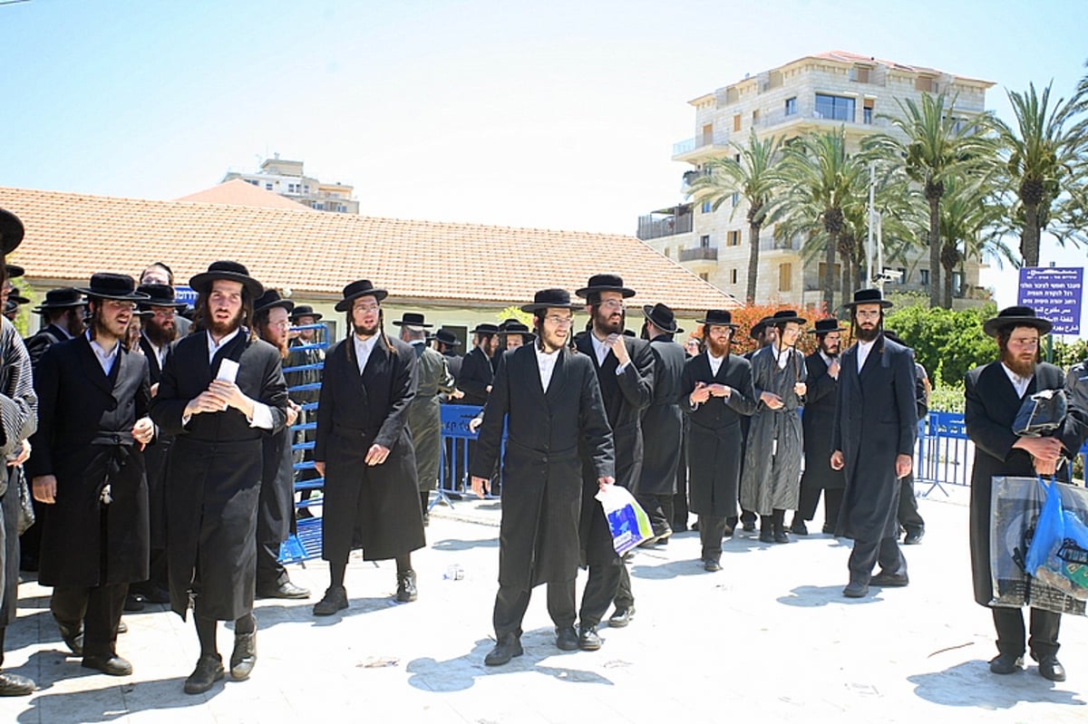 שוטר ריסס גז על פניו של הראב"ד ● תיעוד מצמרר