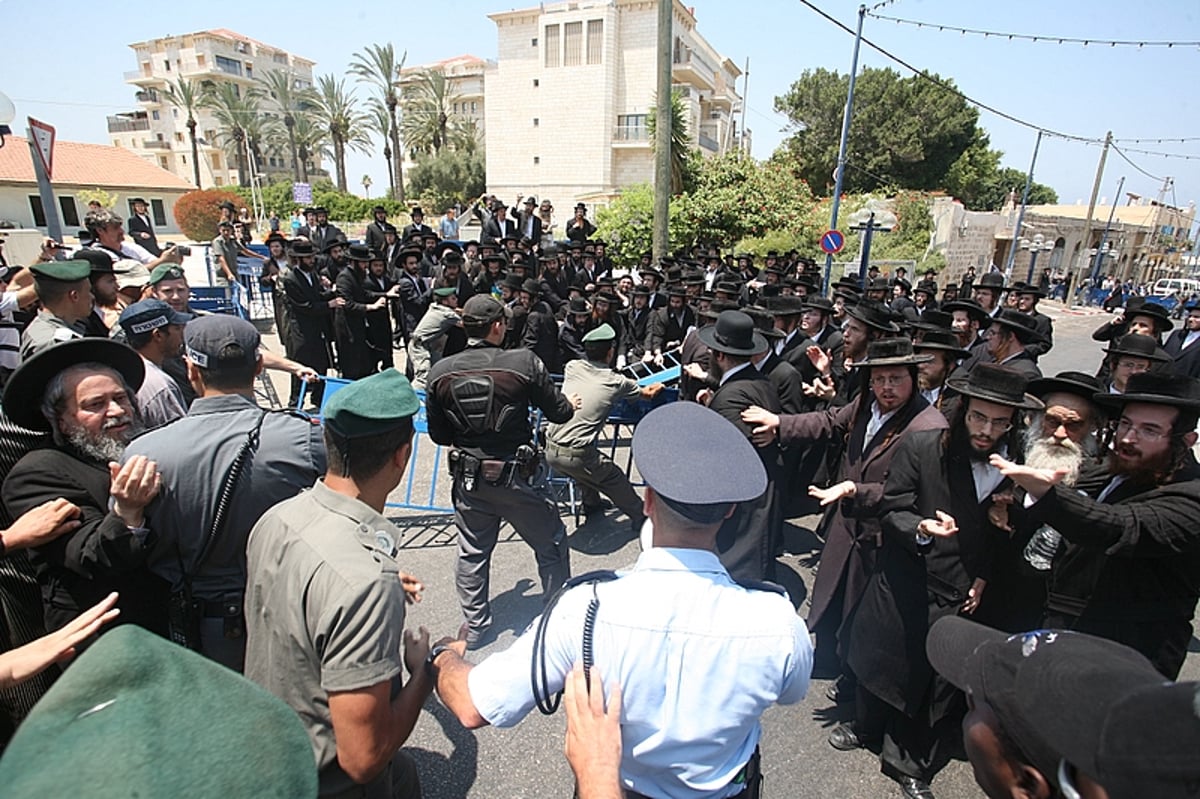 תקדים: הגאב"ד הגיע ליפו; עשרות אברכים מחו ונפצעו