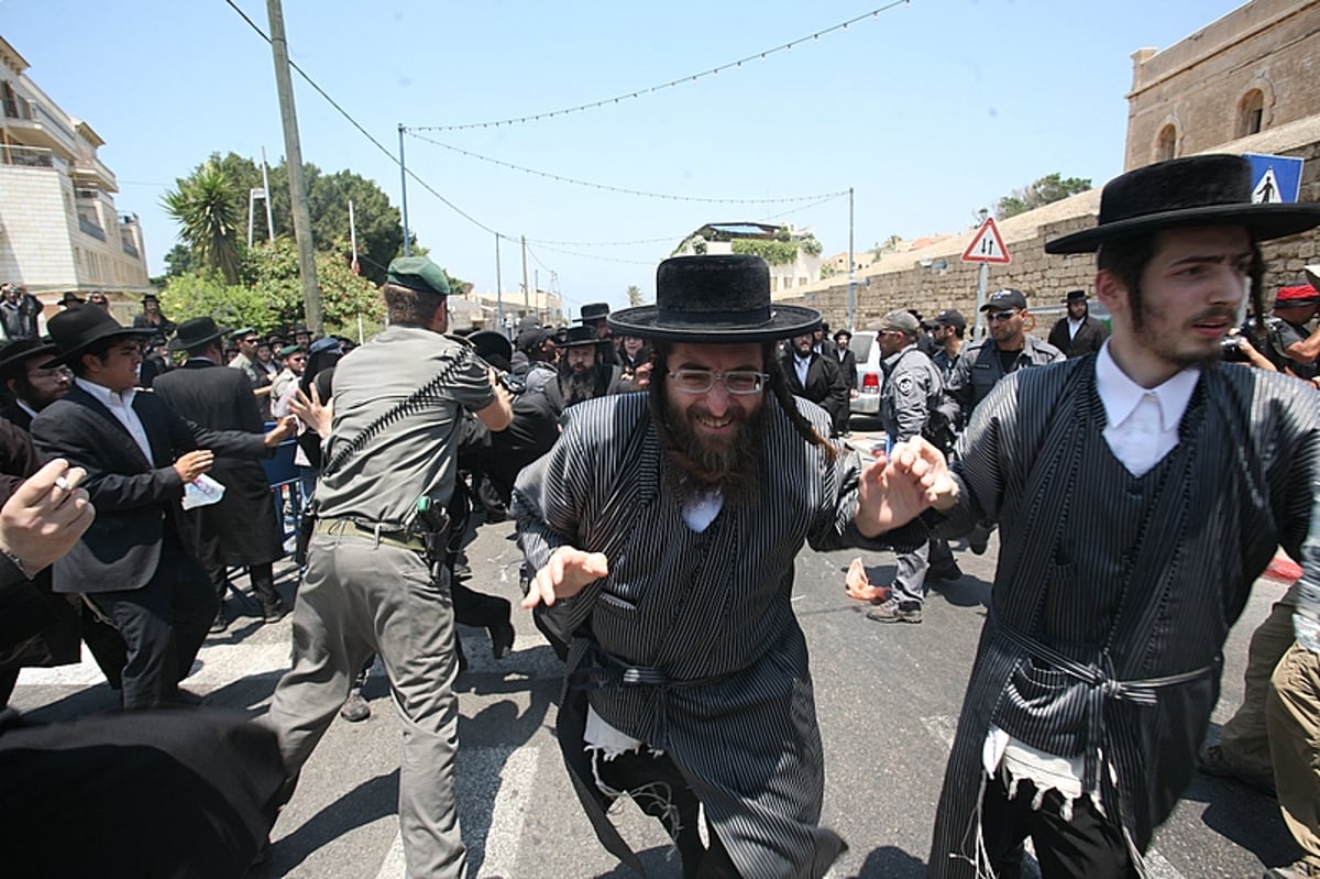 תקדים: הגאב"ד הגיע ליפו; עשרות אברכים מחו ונפצעו