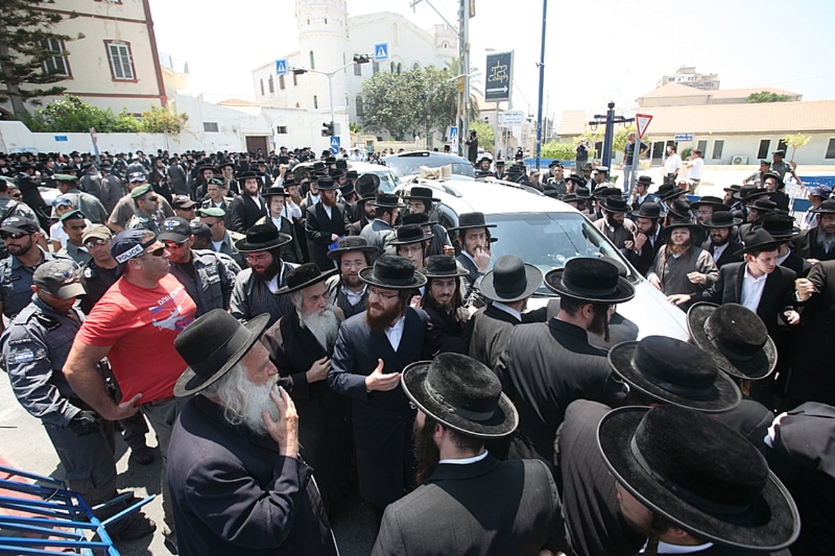 תקדים: הגאב"ד הגיע ליפו; עשרות אברכים מחו ונפצעו