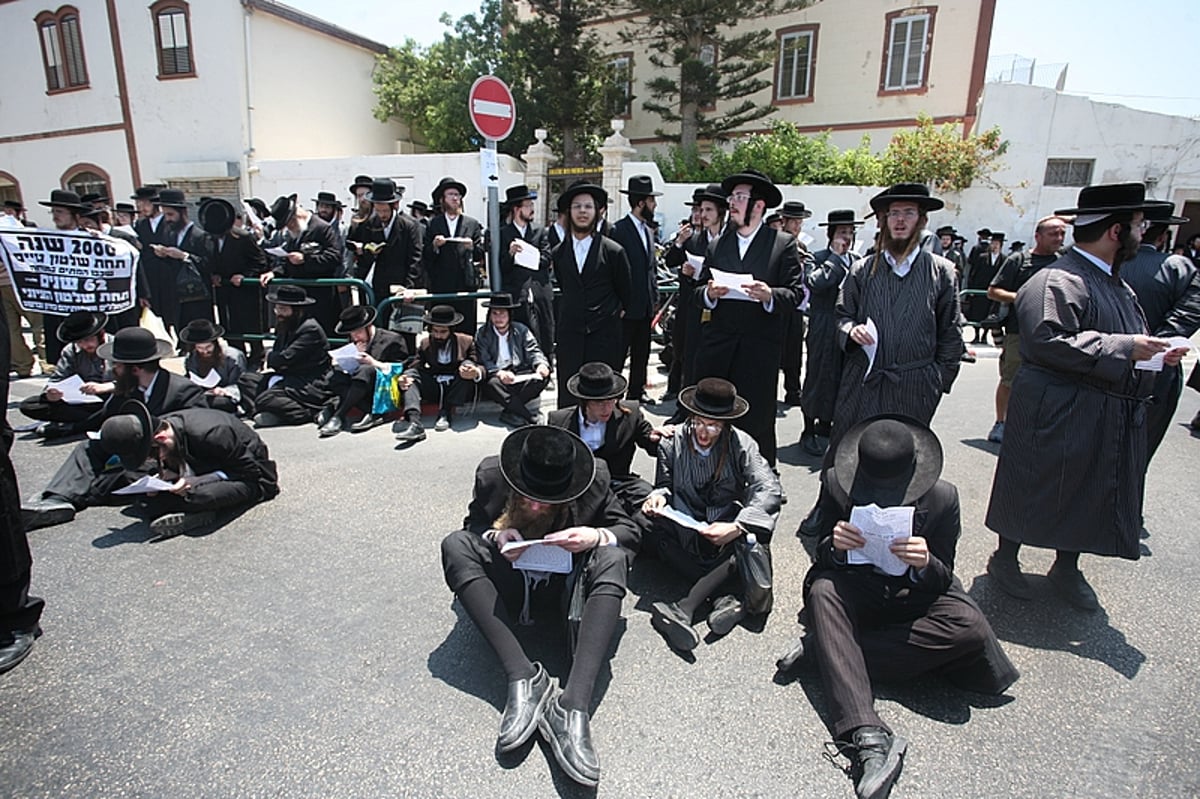 תקדים: הגאב"ד הגיע ליפו; עשרות אברכים מחו ונפצעו