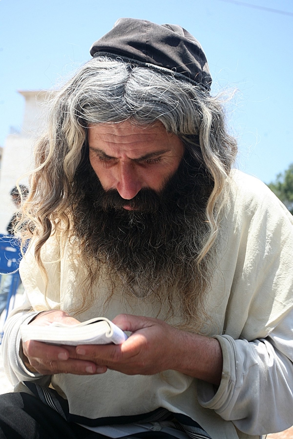 תקדים: הגאב"ד הגיע ליפו; עשרות אברכים מחו ונפצעו