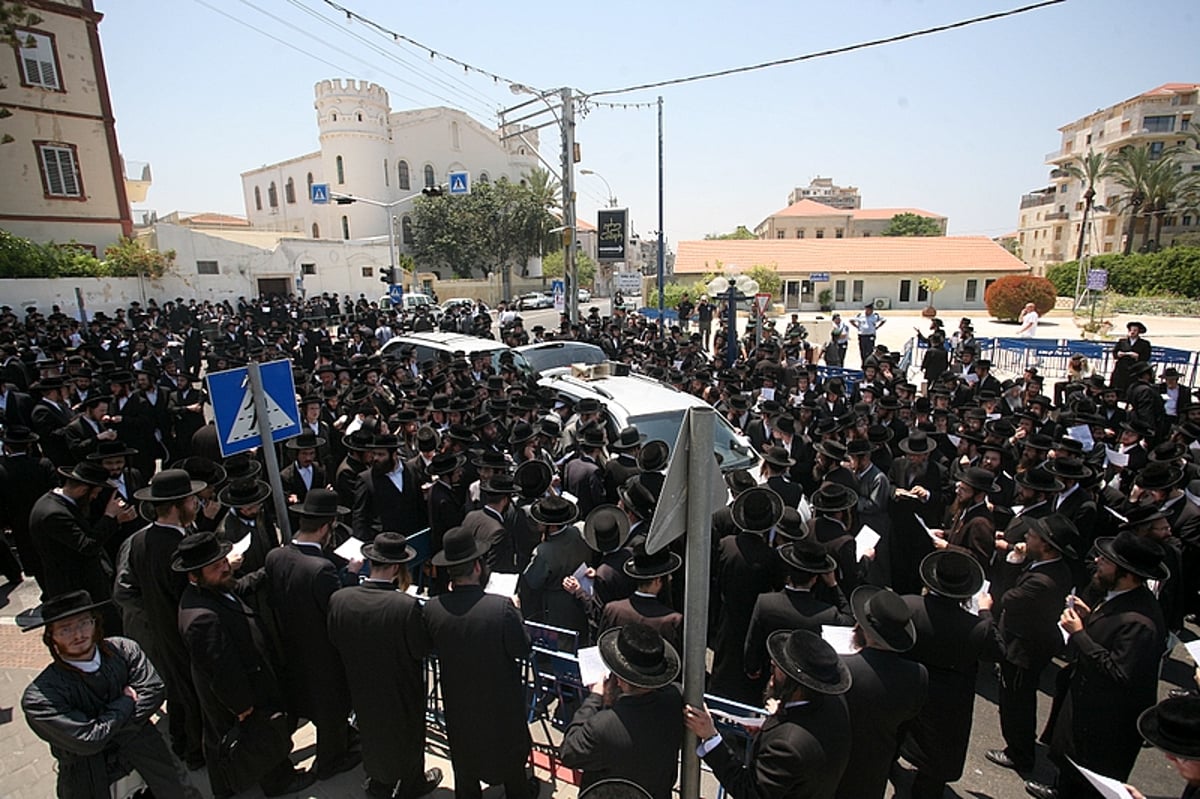 תקדים: הגאב"ד הגיע ליפו; עשרות אברכים מחו ונפצעו