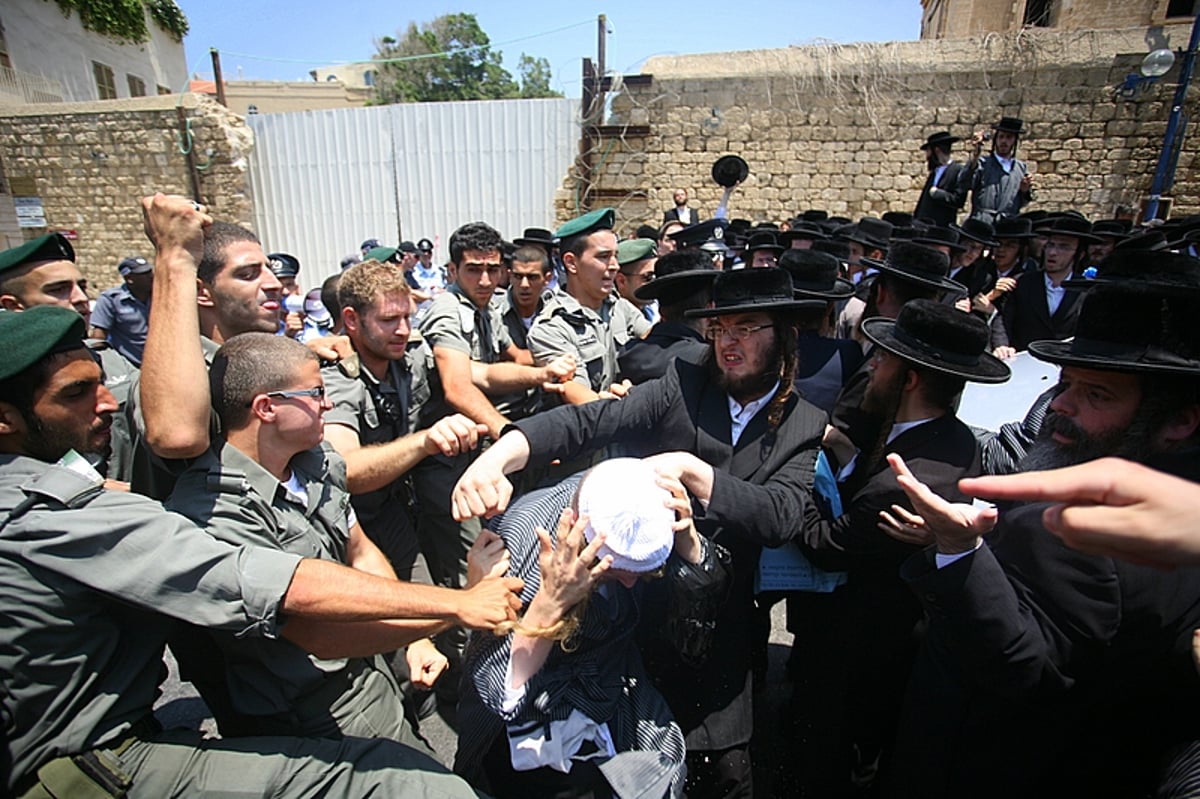 תקדים: הגאב"ד הגיע ליפו; עשרות אברכים מחו ונפצעו