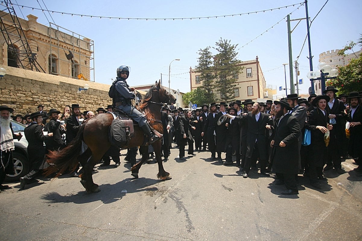 תקדים: הגאב"ד הגיע ליפו; עשרות אברכים מחו ונפצעו