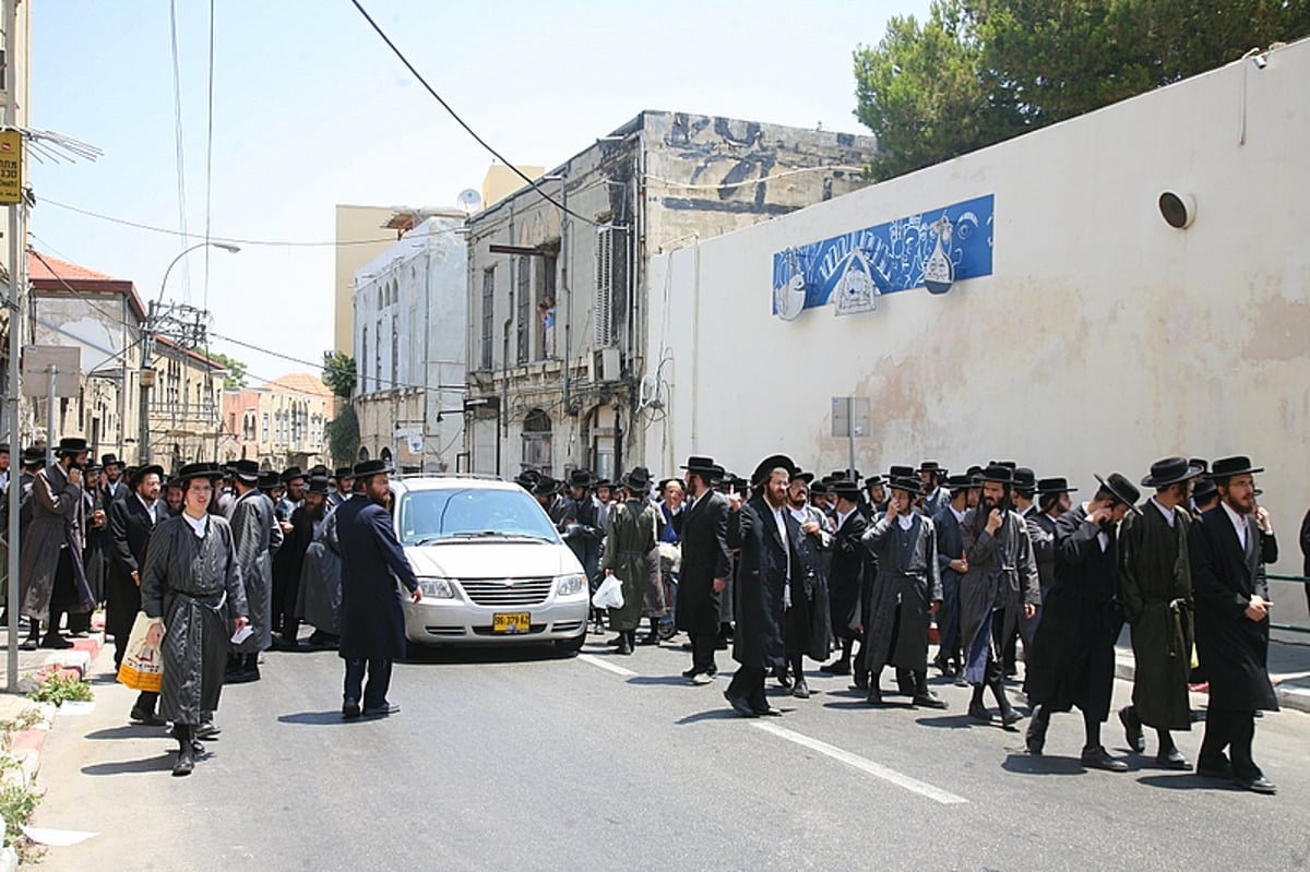 תקדים: הגאב"ד הגיע ליפו; עשרות אברכים מחו ונפצעו