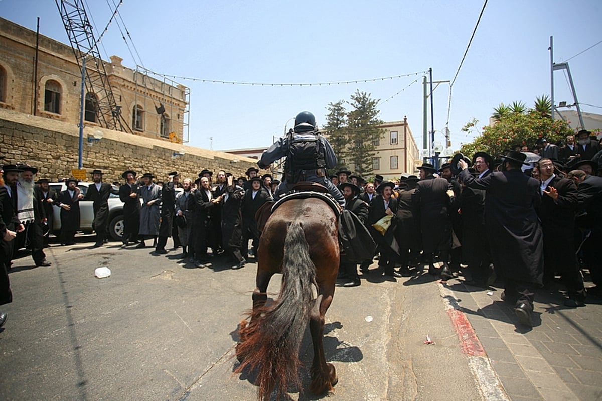 תקדים: הגאב"ד הגיע ליפו; עשרות אברכים מחו ונפצעו