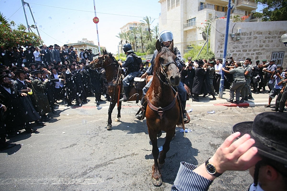 תקדים: הגאב"ד הגיע ליפו; עשרות אברכים מחו ונפצעו