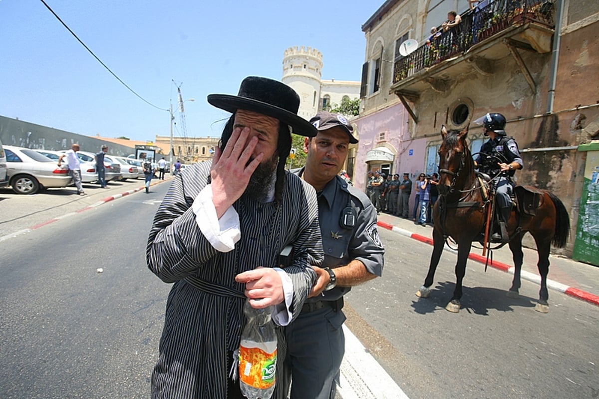 תקדים: הגאב"ד הגיע ליפו; עשרות אברכים מחו ונפצעו