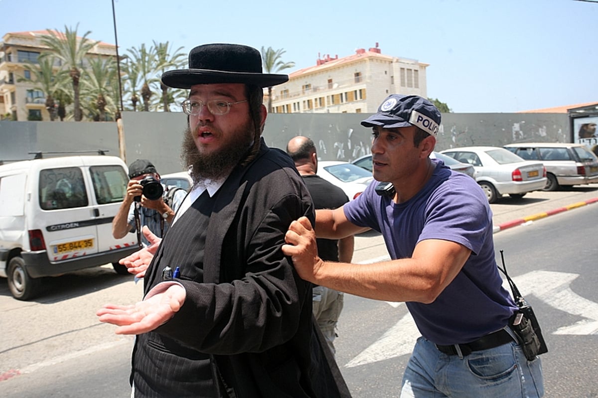 תקדים: הגאב"ד הגיע ליפו; עשרות אברכים מחו ונפצעו