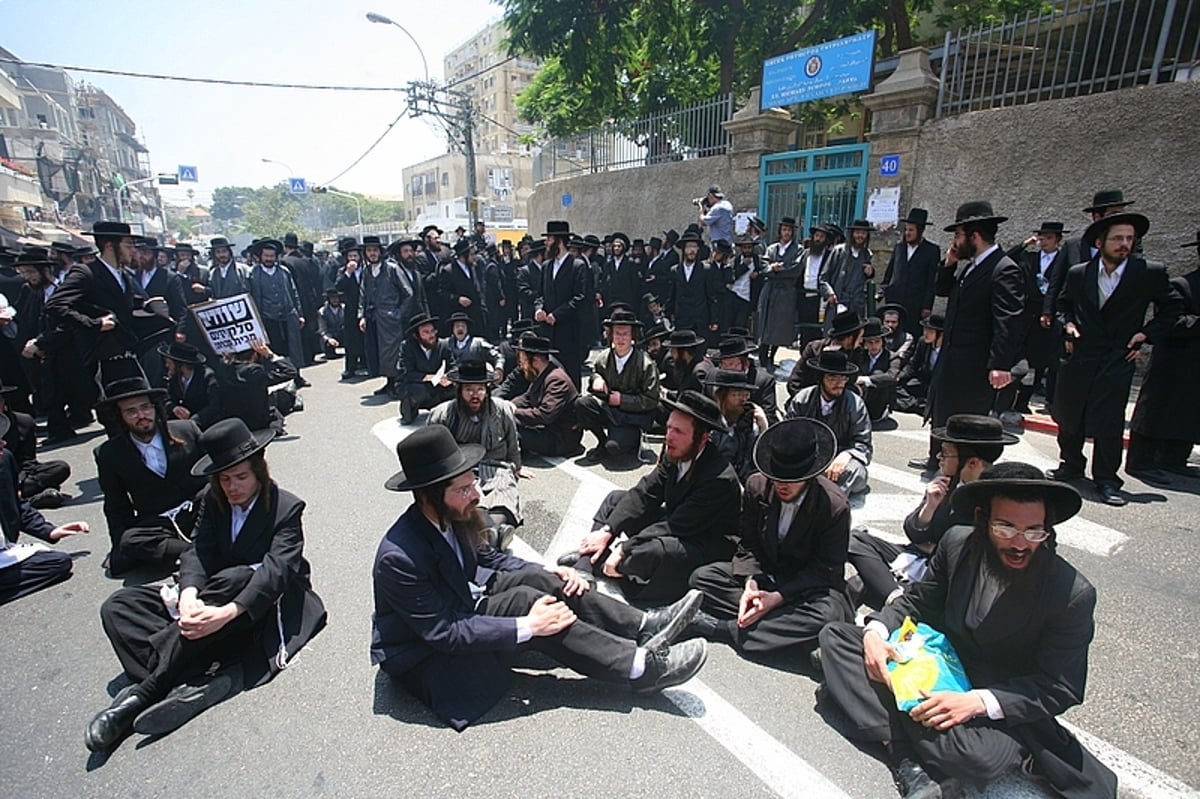 תקדים: הגאב"ד הגיע ליפו; עשרות אברכים מחו ונפצעו