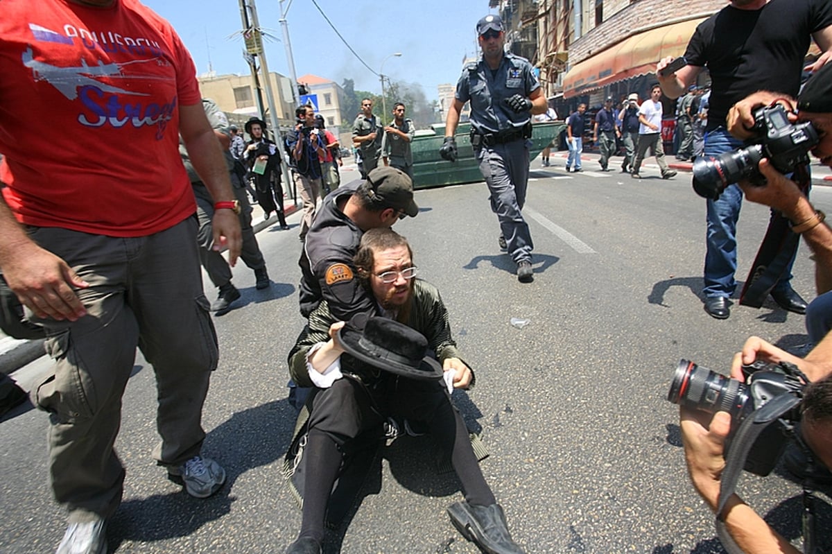 תקדים: הגאב"ד הגיע ליפו; עשרות אברכים מחו ונפצעו