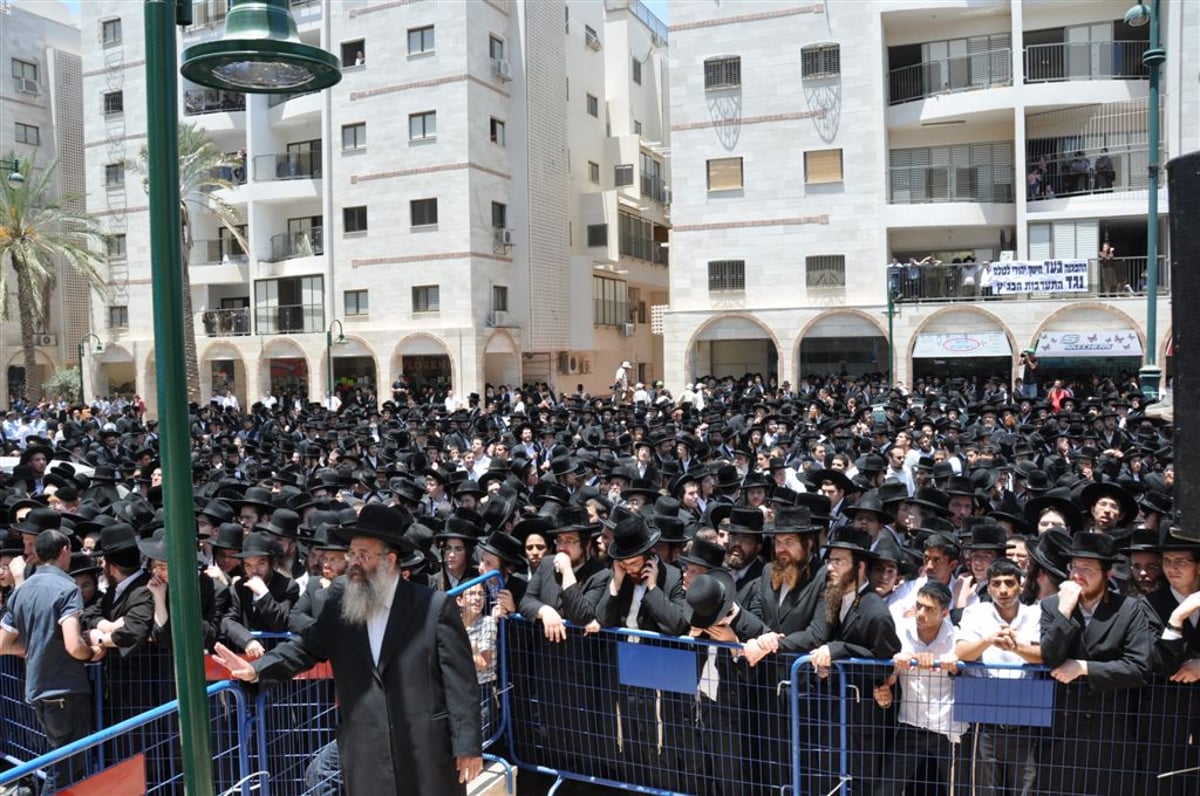 גלריית ענק: מאה אלף מחו בבני-ברק