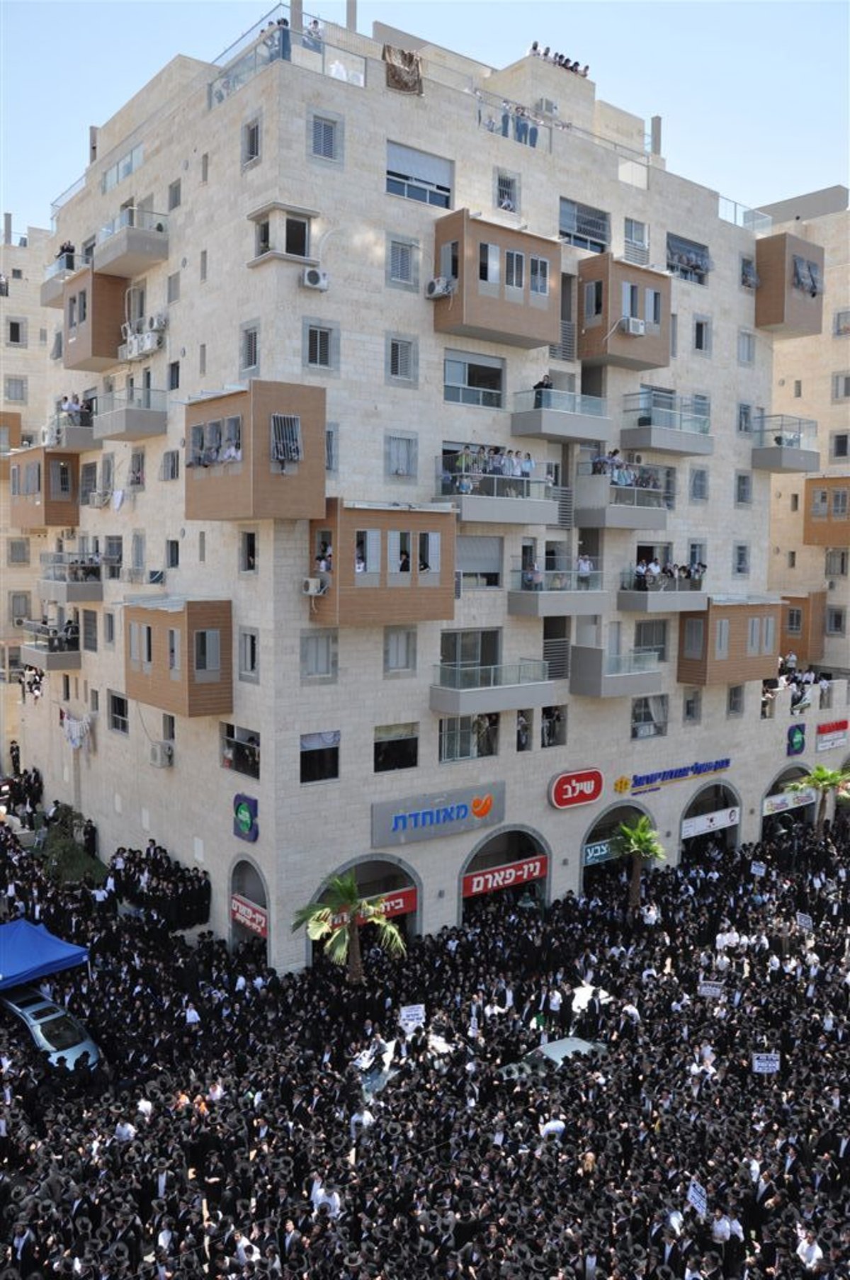 גלריית ענק: מאה אלף מחו בבני-ברק