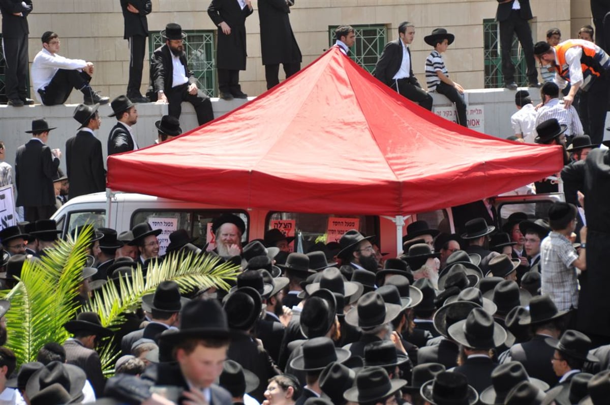 גלריית ענק: מאה אלף מחו בבני-ברק