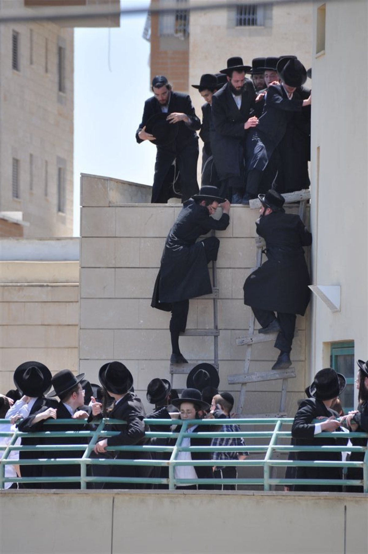 גלריית ענק: מאה אלף מחו בבני-ברק