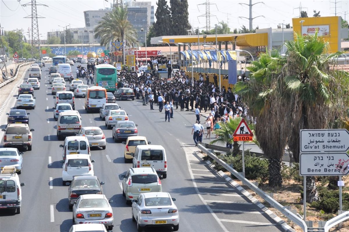 גלריית ענק: מאה אלף מחו בבני-ברק