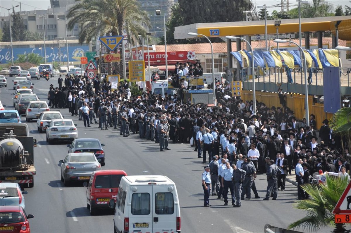 גלריית ענק: מאה אלף מחו בבני-ברק