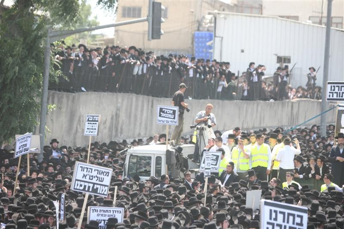 תיעוד ראשון: האדמו"ר מסלונים מגיע לעצרת