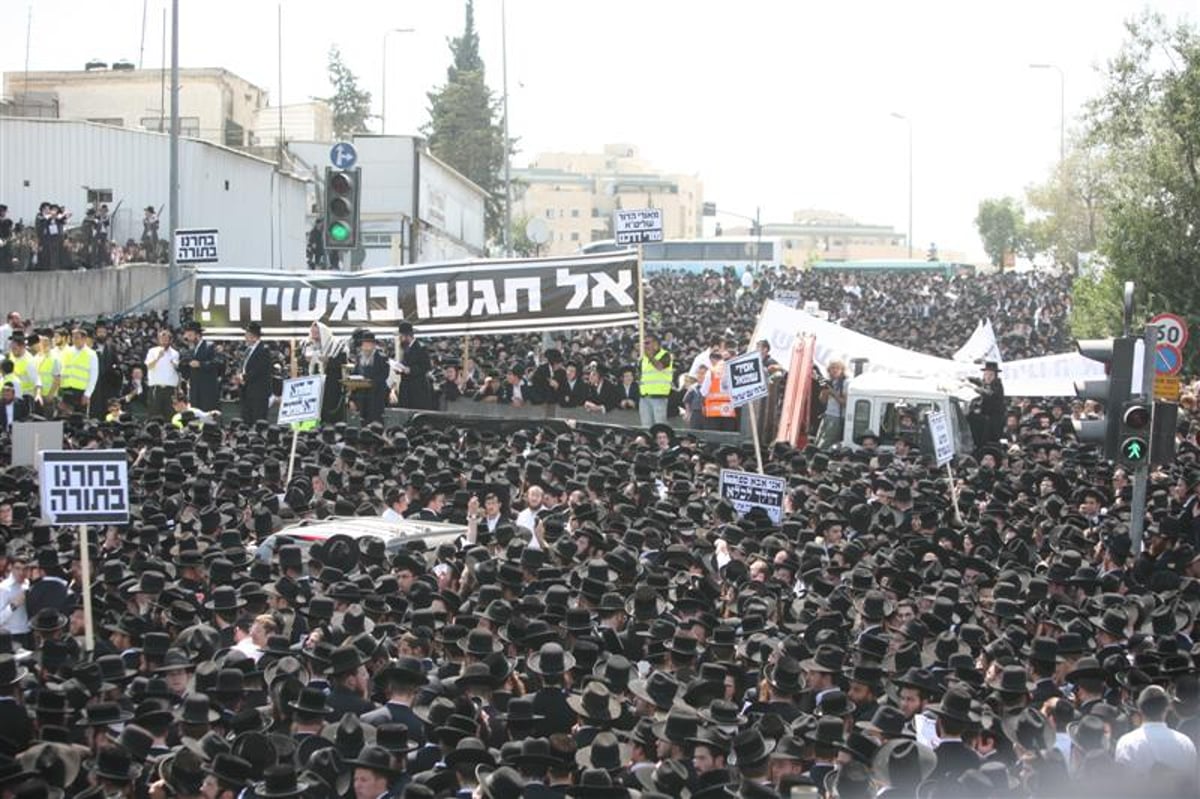 תיעוד ראשון: האדמו"ר מסלונים מגיע לעצרת