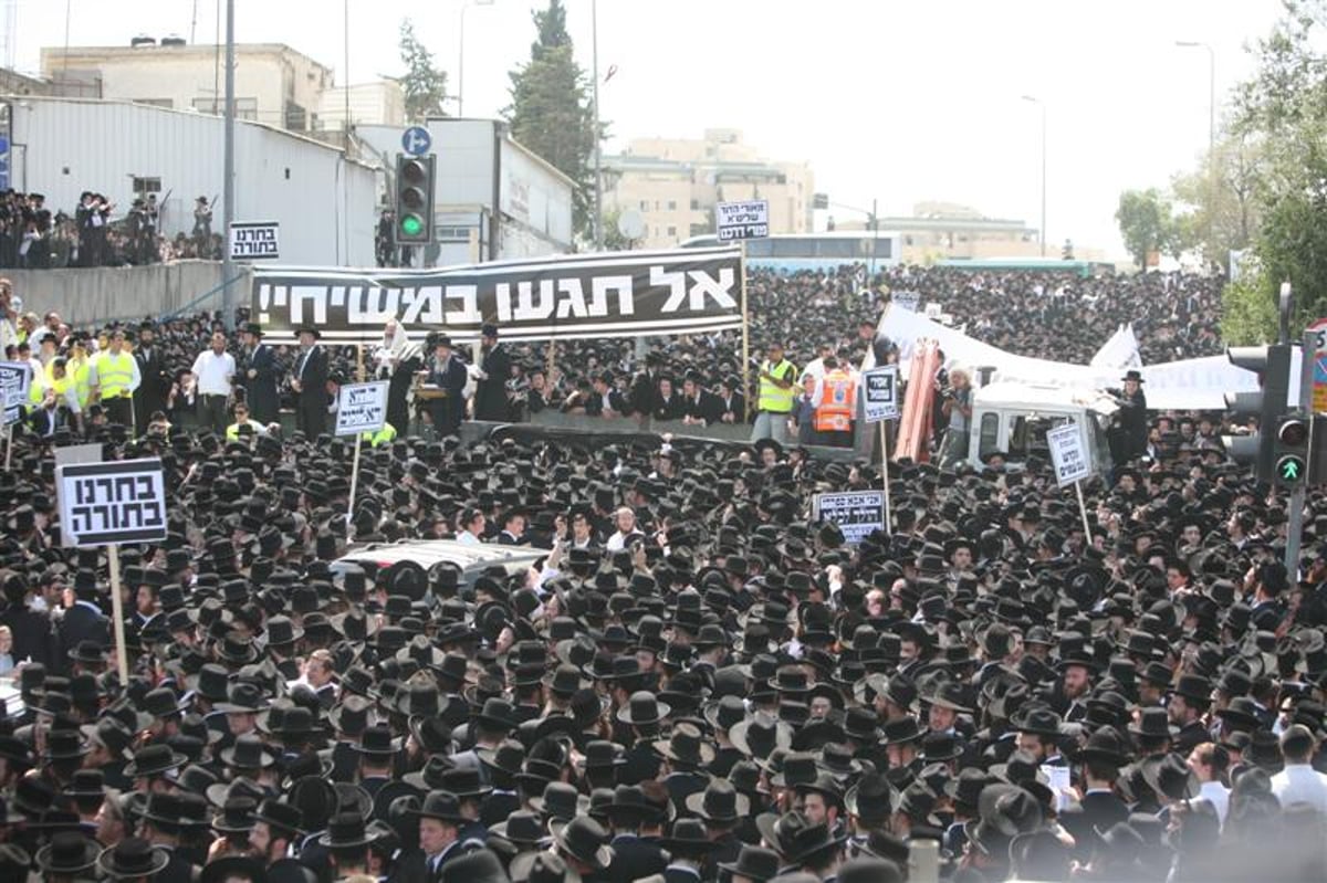 תיעוד ראשון: האדמו"ר מסלונים מגיע לעצרת