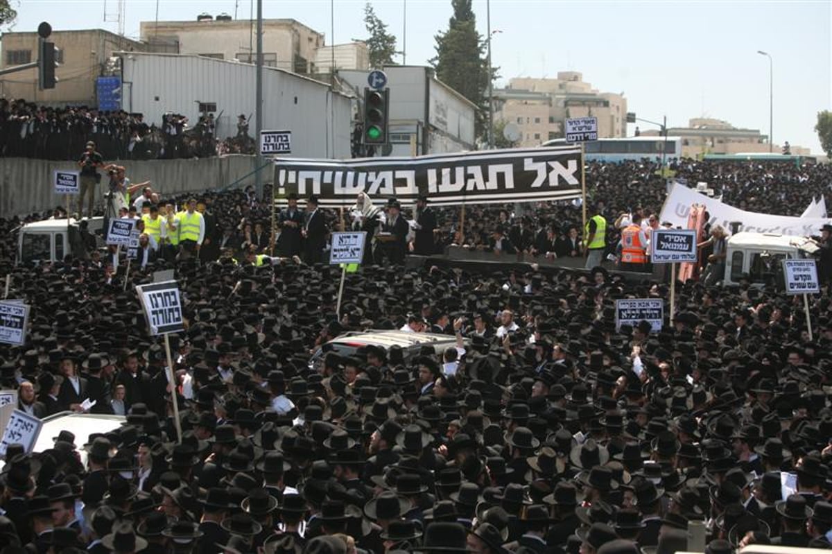 תיעוד ראשון: האדמו"ר מסלונים מגיע לעצרת