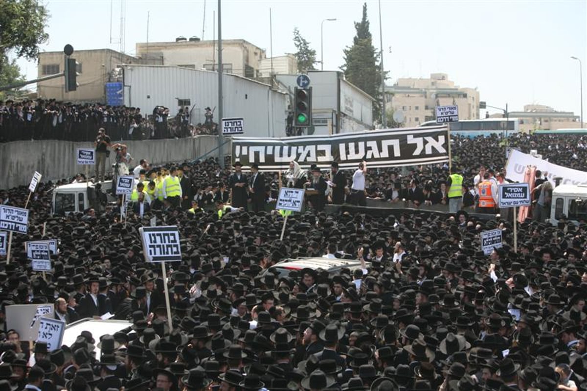 תיעוד ראשון: האדמו"ר מסלונים מגיע לעצרת