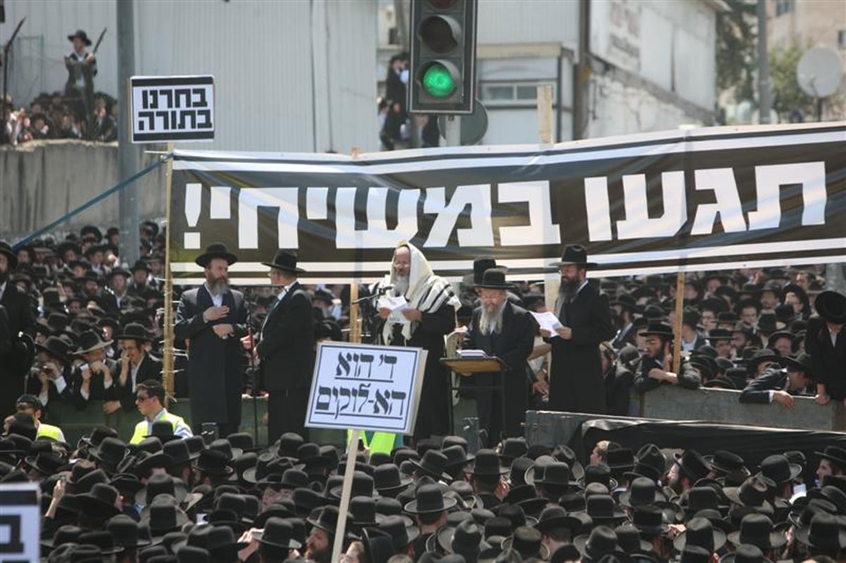 תיעוד ראשון: האדמו"ר מסלונים מגיע לעצרת