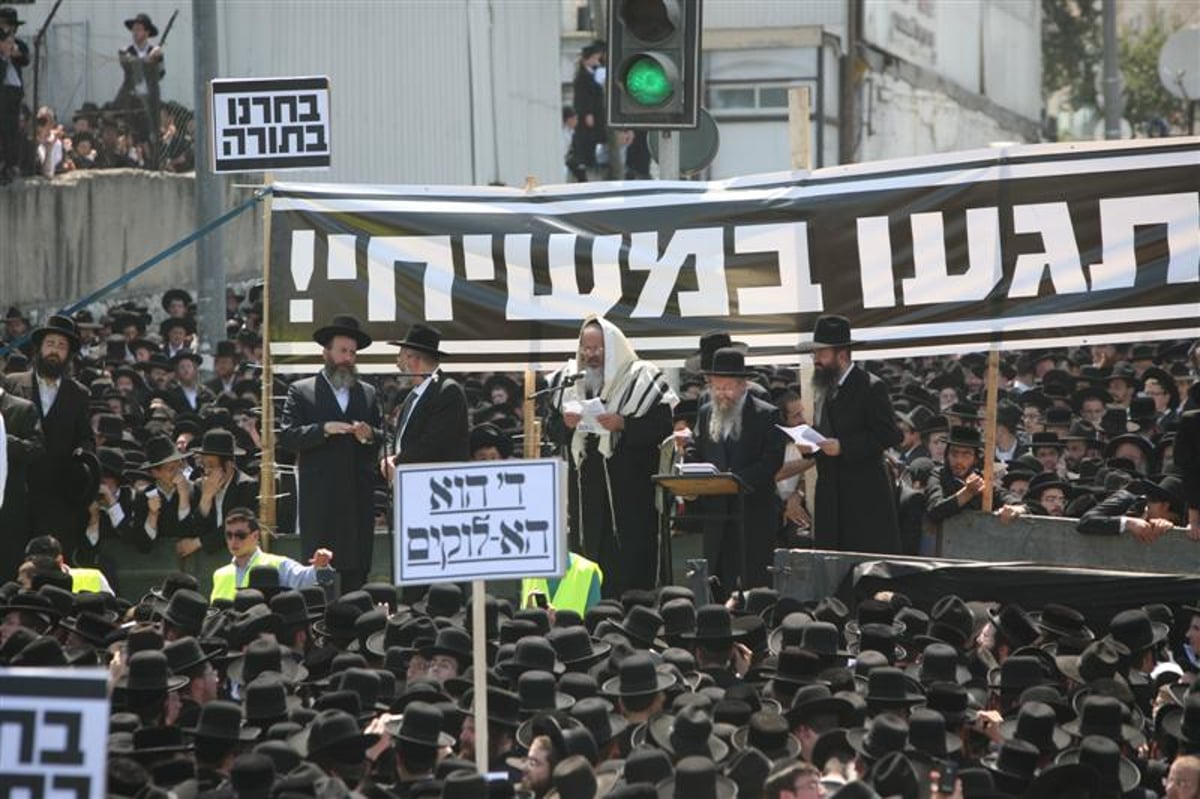 תיעוד ראשון: האדמו"ר מסלונים מגיע לעצרת