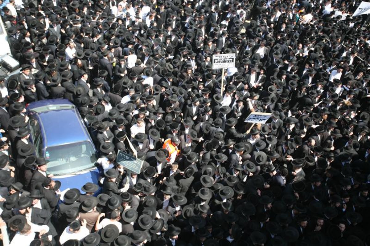 תיעוד ראשון: האדמו"ר מסלונים מגיע לעצרת