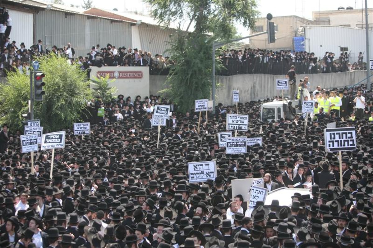 צפו בתיעוד ראשון: רבבות הפגינו בירושלים ובני-ברק