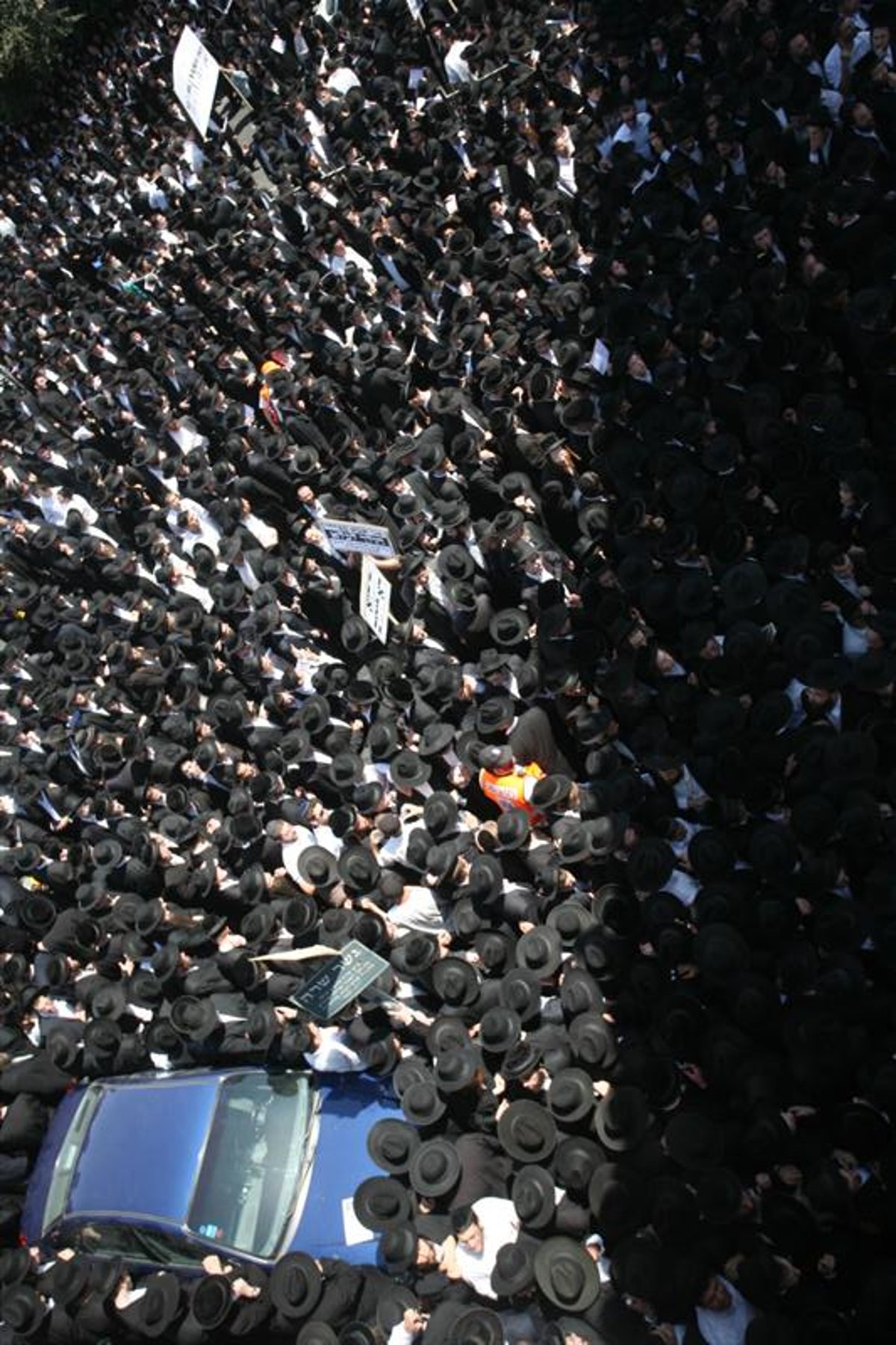 צפו בתיעוד ראשון: רבבות הפגינו בירושלים ובני-ברק