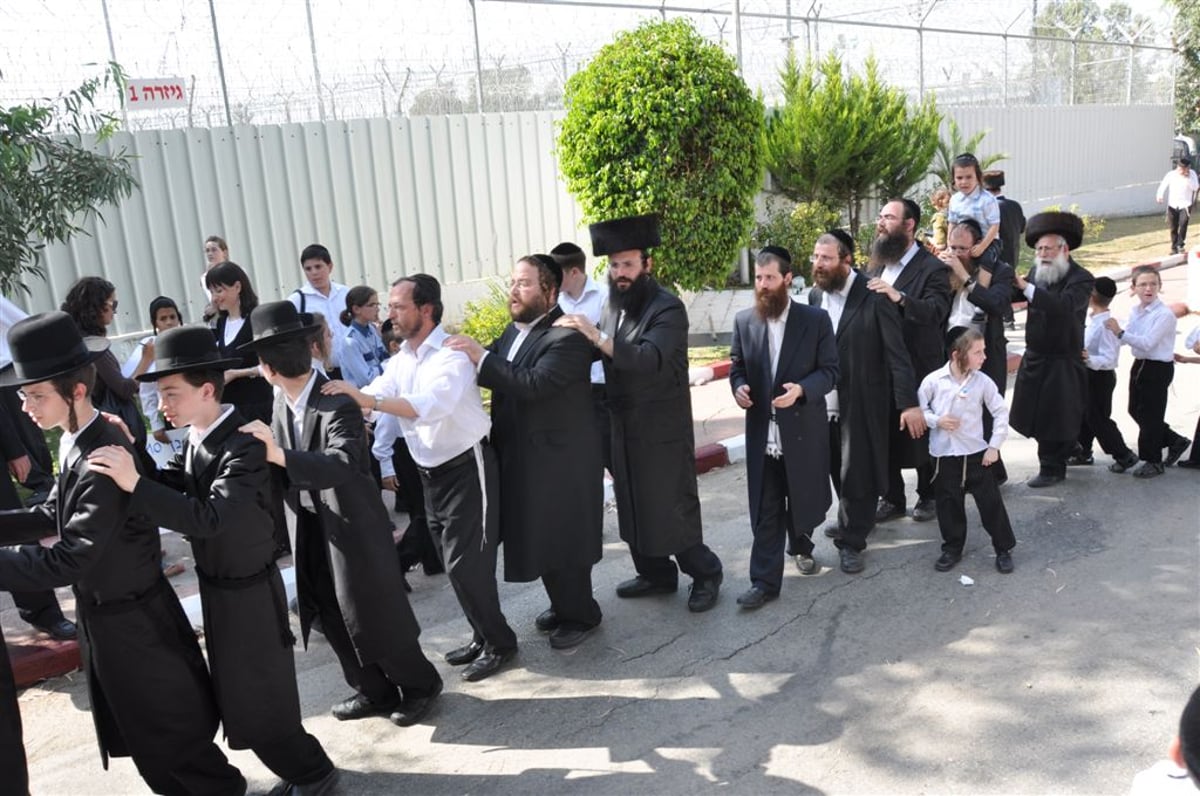 ערב שבת, מעשיהו: הילדים זעקו "גוט שבת, אבא". צפו