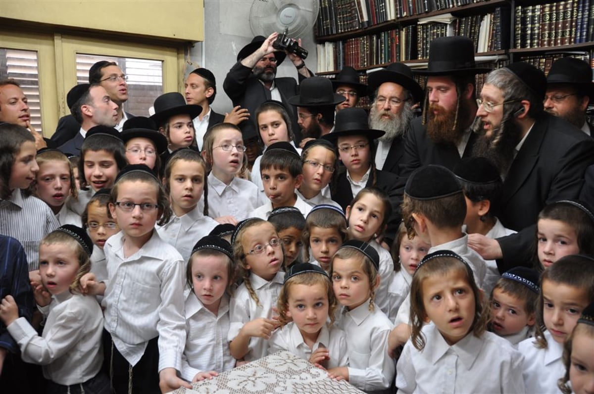 ילדי האסירים קיבלו סוכריה מהגראי"ל