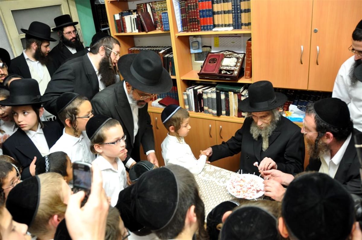 ילדי האסירים קיבלו סוכריה מהגראי"ל