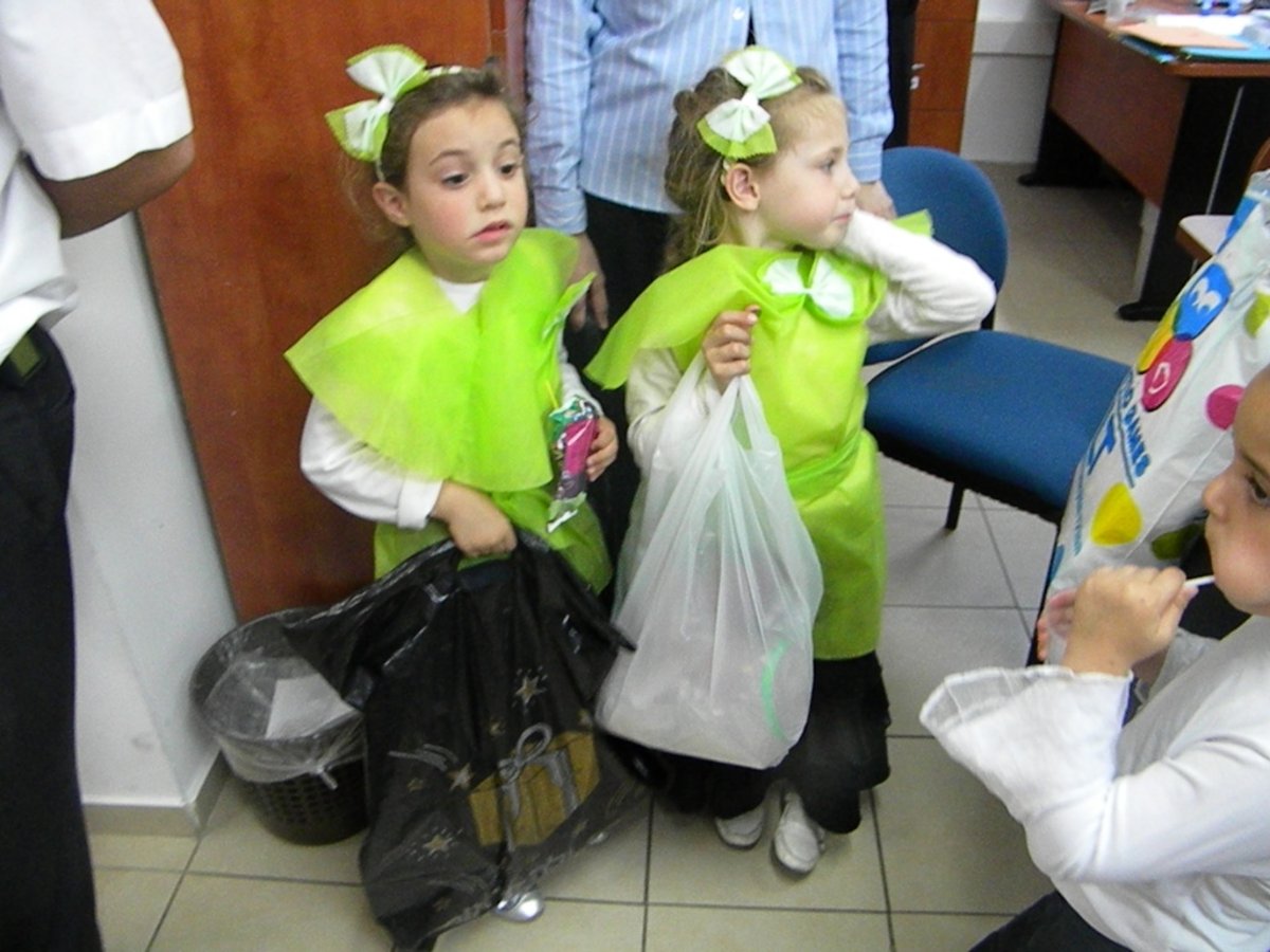 מודיעין עלית: ההורים פשטו על מבנה העירייה