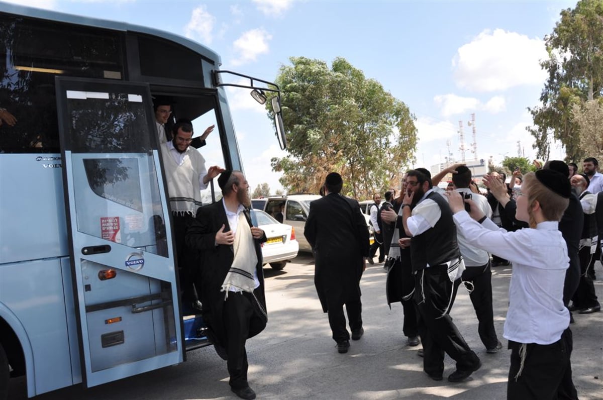 שמחה פורצת גדר, של הכלא ● תיעוד ענק