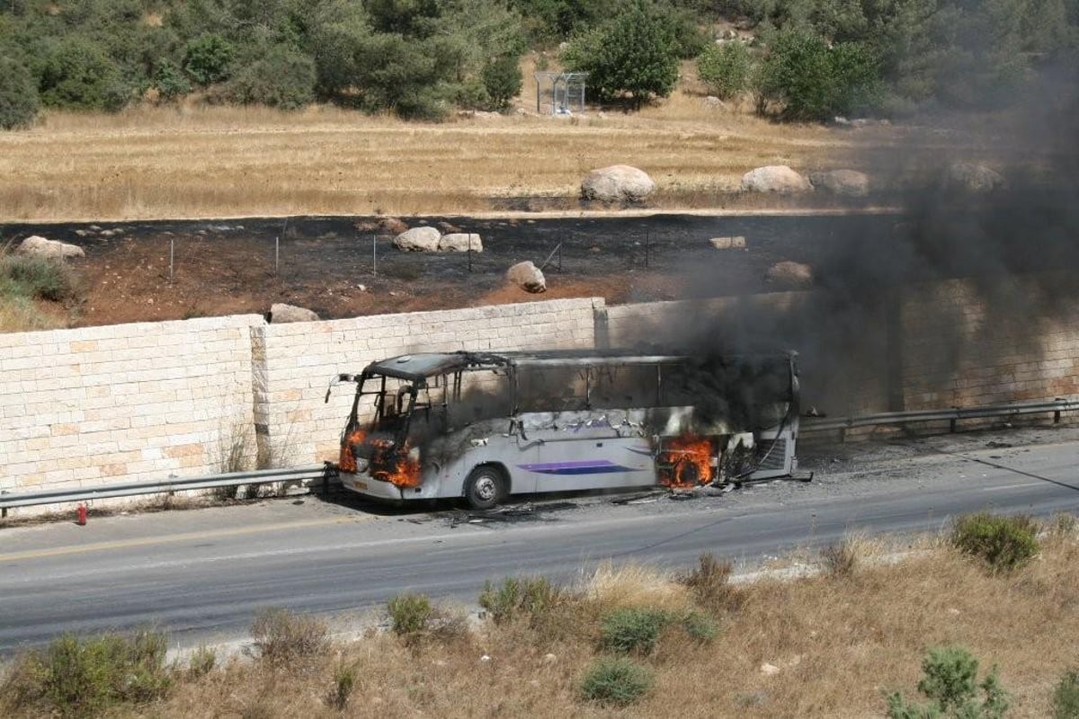 תיעוד לוהט: אוטובוס בוער בבית-שמש