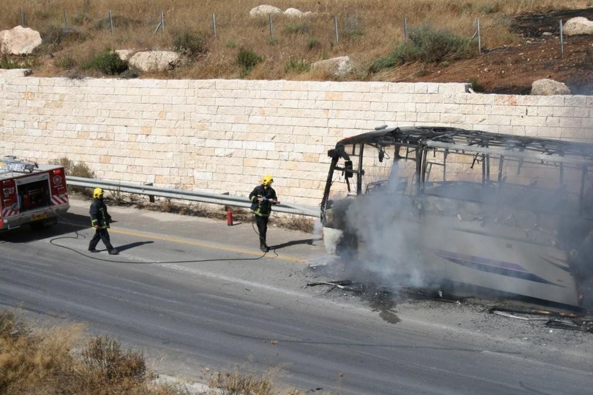 תיעוד לוהט: אוטובוס בוער בבית-שמש