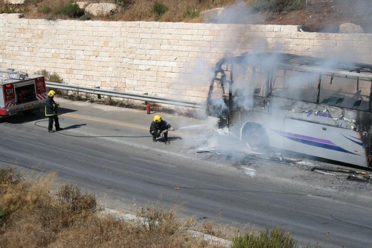 תיעוד לוהט: אוטובוס בוער בבית-שמש