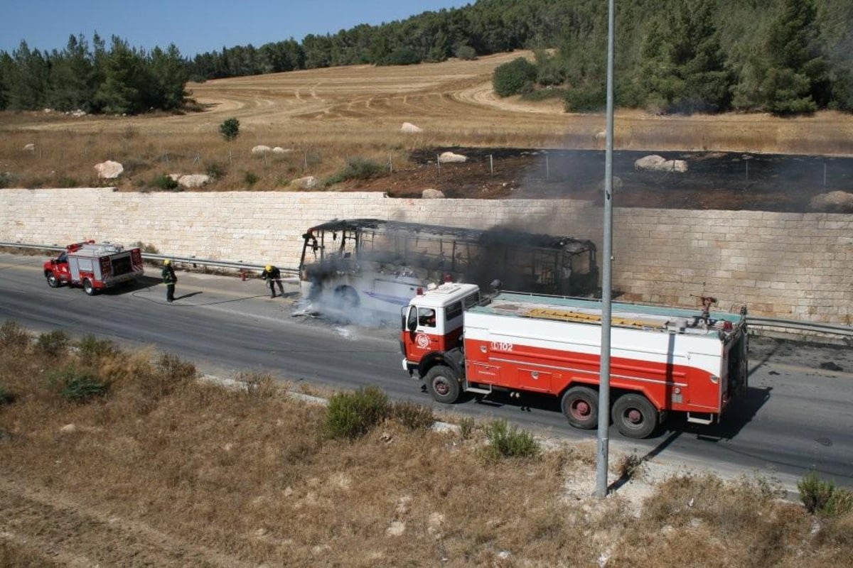 תיעוד לוהט: אוטובוס בוער בבית-שמש