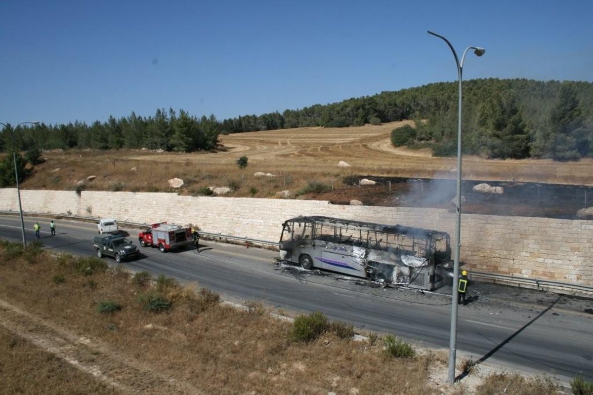 תיעוד לוהט: אוטובוס בוער בבית-שמש