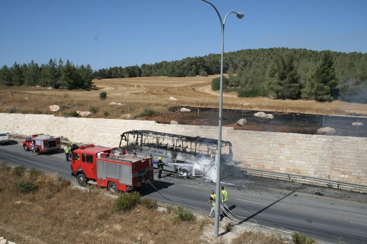 תיעוד לוהט: אוטובוס בוער בבית-שמש