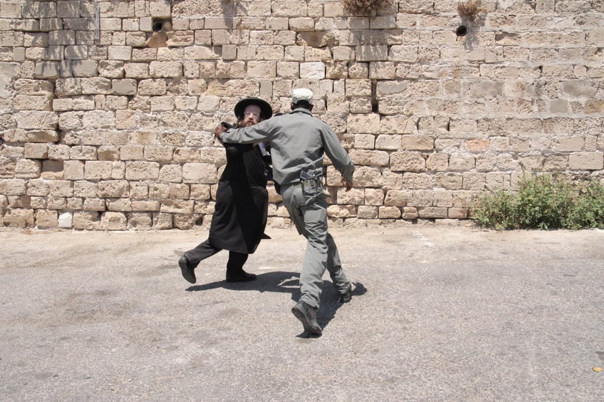 חמישי ביפו: עשרות מפגינים, 3 עצורים - צפו בתיעוד מיוחד