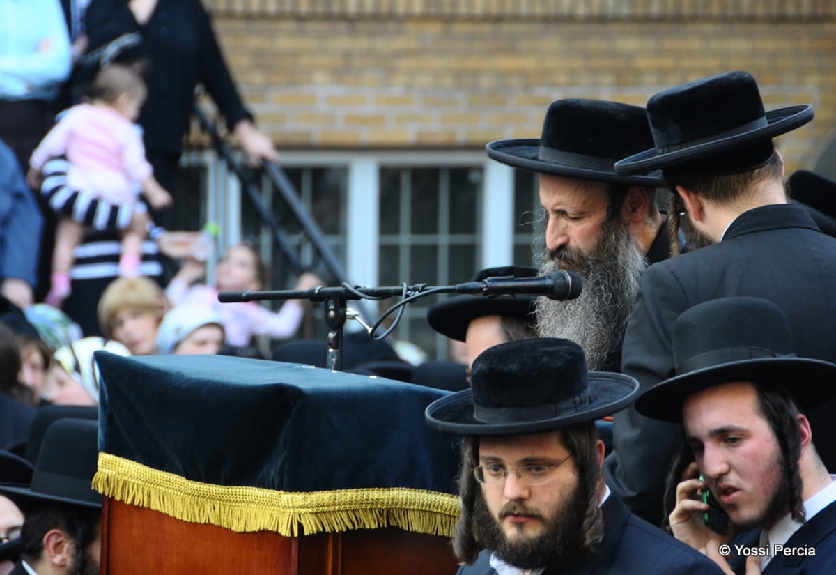 גלריית ענק: דרכה האחרונה של הרבנית מסאטמר ע"ה