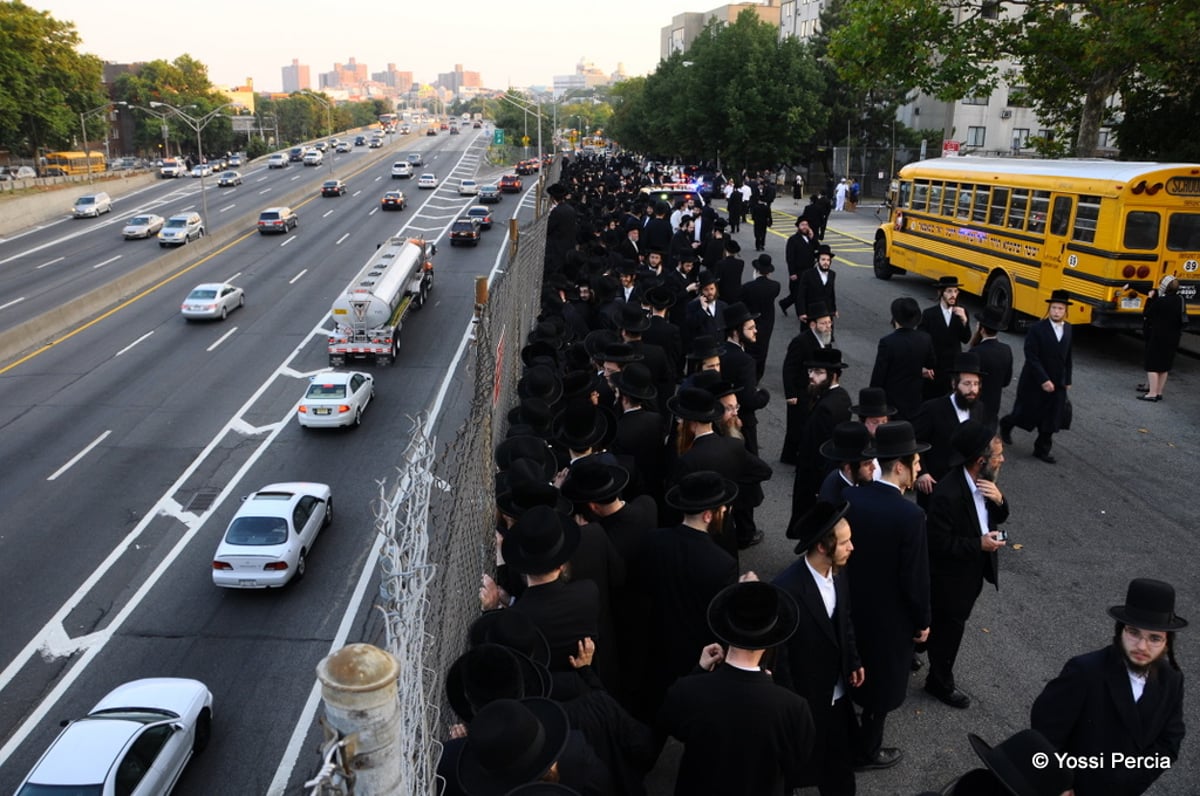 גלריית ענק: דרכה האחרונה של הרבנית מסאטמר ע"ה